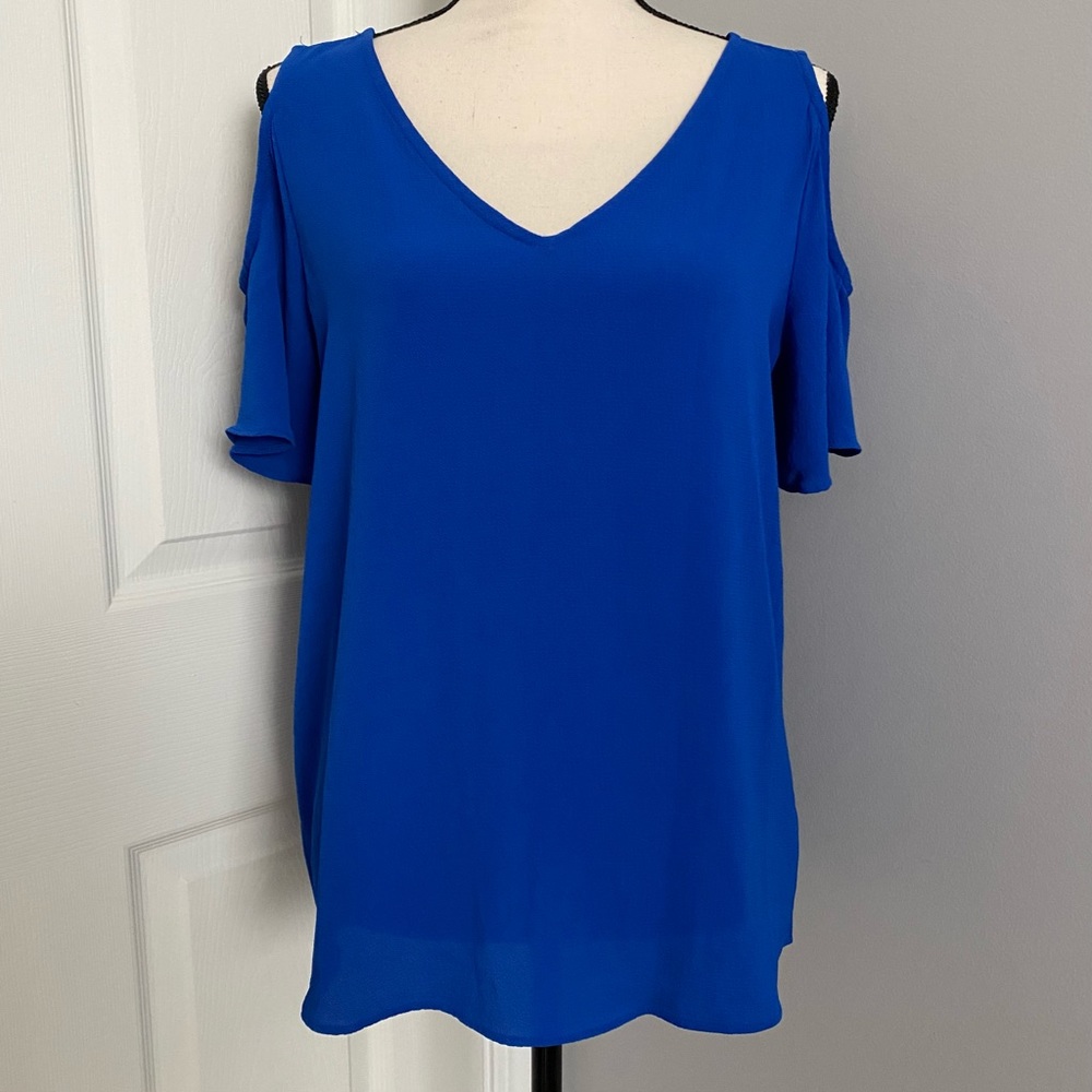 C&E Cold Shoulder V-neck Short Sleeve Top